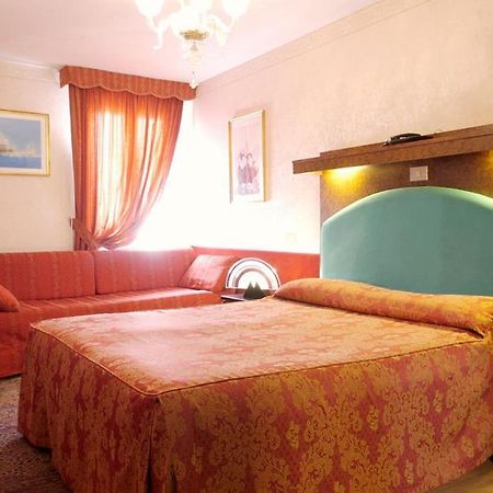 Hotel Antica Casa Carettoni Venedig Zimmer foto