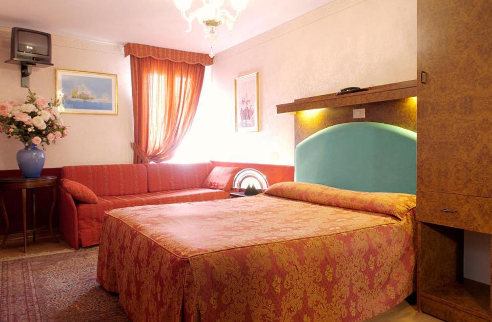 Hotel Antica Casa Carettoni Venedig Zimmer foto