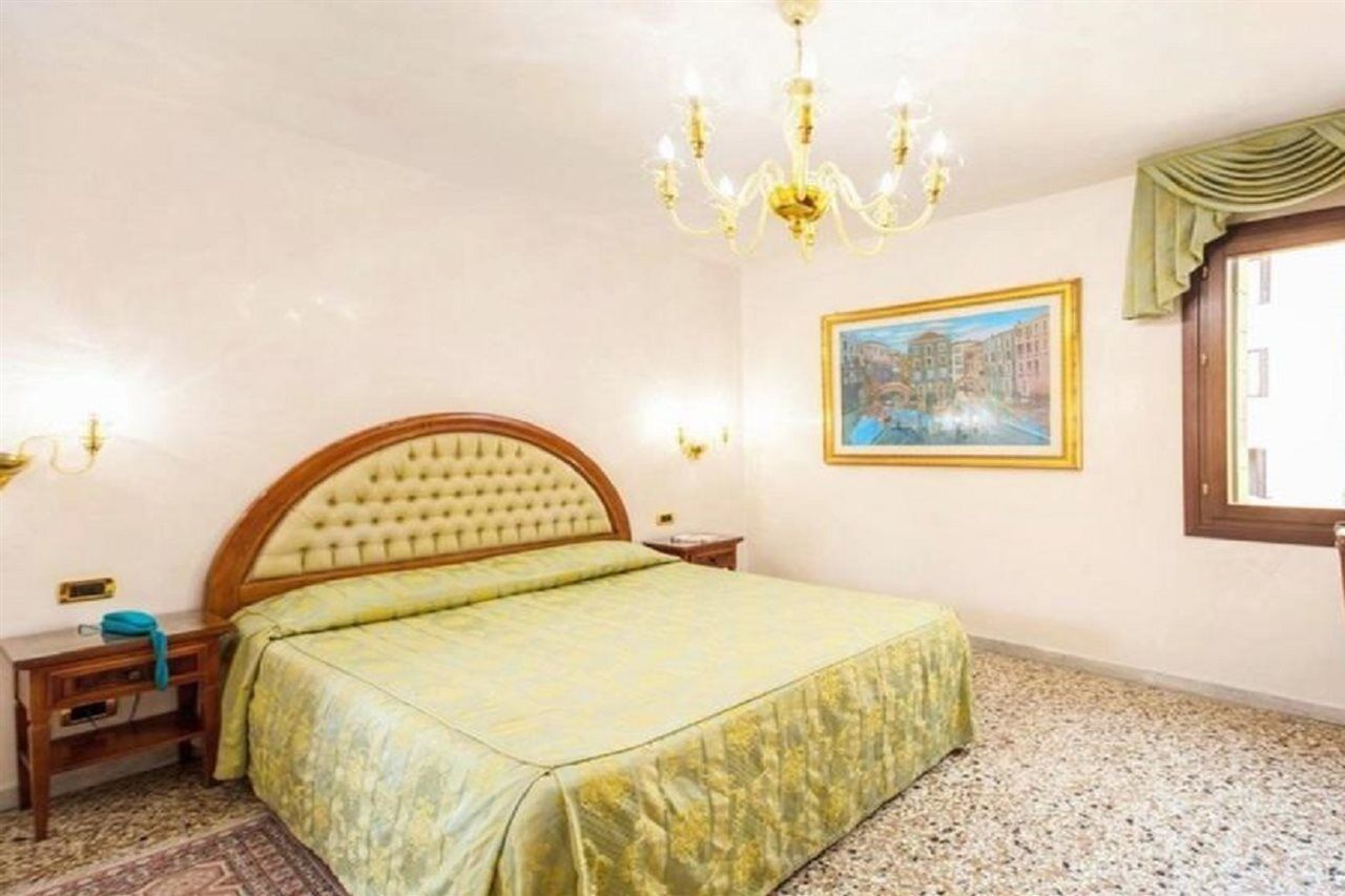 Hotel Antica Casa Carettoni Venedig Exterior foto